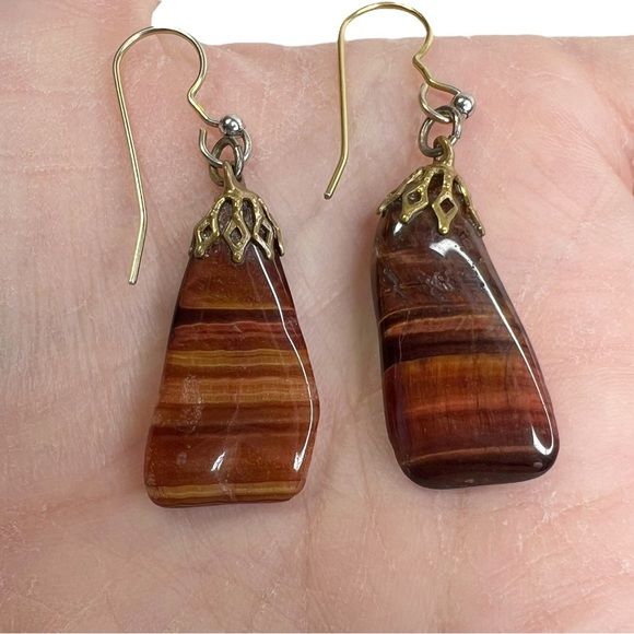 Red Agate Stone Slice Gold Tone Filigree Caps Pierced Earrings - Picture 5 of 9